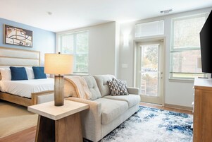 Apartment (0 Bedroom) | Individually decorated, individually furnished, iron/ironing board