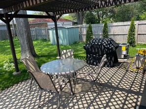 Outdoor dining - 12 Min to Great Lakes Naval Station Navy Graduation Family Home (Waukegan)