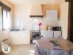 Fridge, microwave - Gîtes de France® - 46G1238 (BIO)