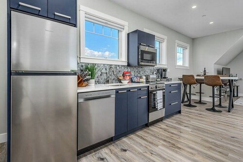 Brand New Suite Close to Mt. Washington, Cumberland Bike Trails and the Ocean.