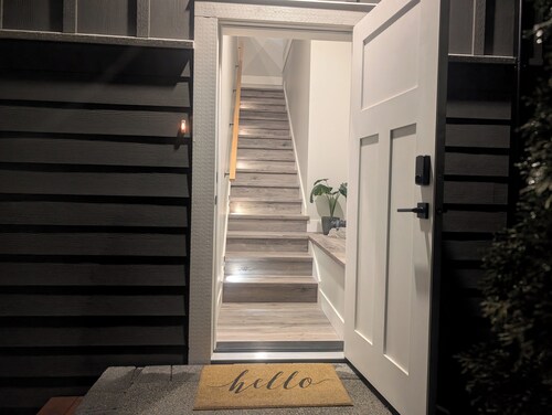 Brand New Suite Close to Mt. Washington, Cumberland Bike Trails and the Ocean.