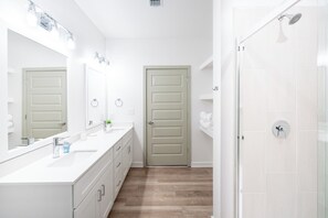 Apartment (2 Bedrooms) | Bathroom | Free toiletries, hair dryer, towels, soap - Landing Furnished Apartments - Orange Beach  (Orange Beach)
