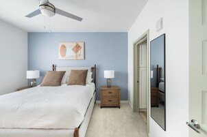 公寓 (2 Bedrooms) | 1 多间卧室、特色装修、特色家居、熨斗/熨衣板