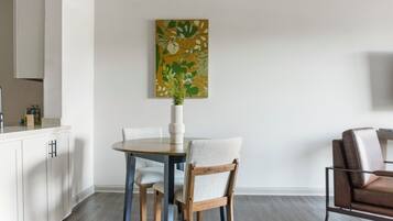 Apartment (1 Bedroom) | Dining room