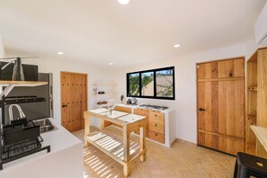 Private kitchen - Casa Theia, lujo minimalista con alma mediterránea (Todos Santos)