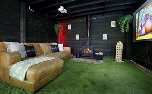 Interior - Blackthorn Lodge - sleeps 4 guests  in 2 bedrooms (South Duffield)