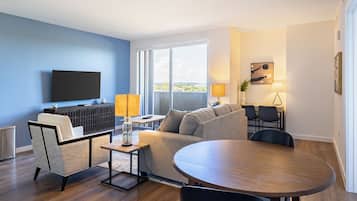 Apartment (1 Bedroom) | Dining room