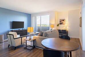 Apartment (1 Bedroom) | Dining room