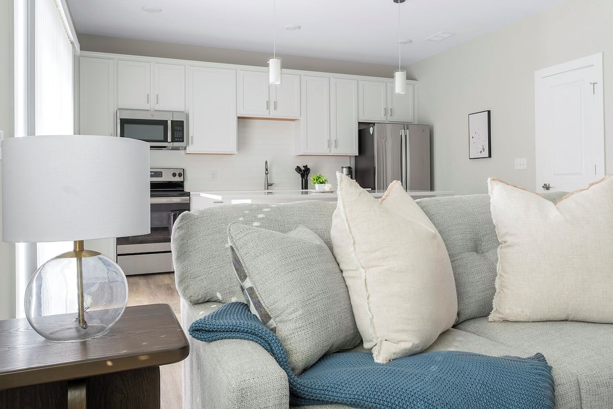 Apartment (2 Bedrooms) | Living area | 50-inch TV with digital channels