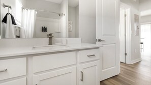 Appartamento (1 Bedroom) | Bagno | Set di cortesia gratuito, asciugacapelli, asciugamani, sapone