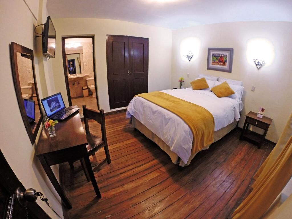 Basic dubbelrum | Skrivbord, arbetsyta för laptop, strykjärn/strykbräda och gratis wi-fi