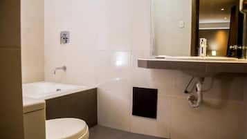 Suite, Balcony, Courtyard View | Bathroom | Shower, free toiletries, hair dryer, towels