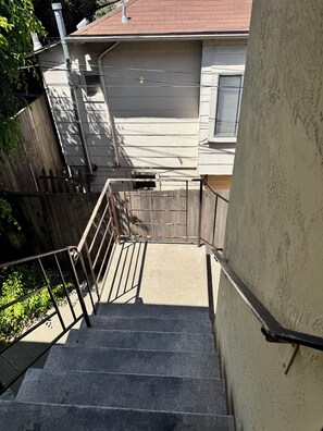 Property grounds - Delightful 3-bedroom apartment in Oakland (Oakland)