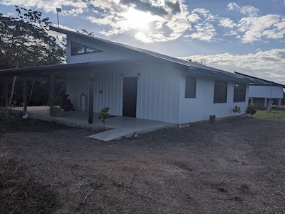 3-bed room house near Spanish Lookout with AC