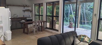 3-bed room house near Spanish Lookout with AC