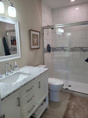 Shower, hair dryer, towels - Sunny Canal front Escape on peaceful Big Pine Key (Big Pine Key)