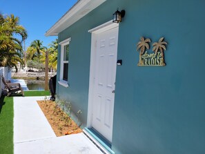 Exterior detail - Sunny Canal front Escape on peaceful Big Pine Key (Big Pine Key)