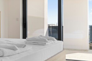 9 bedrooms, soundproofing, internet, bed sheets