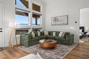 Smart-TV, Kamin, Videospiele, Videothek