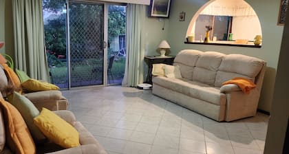 Trigg Room, Spacious Home, Pet Friendly, King Bed.