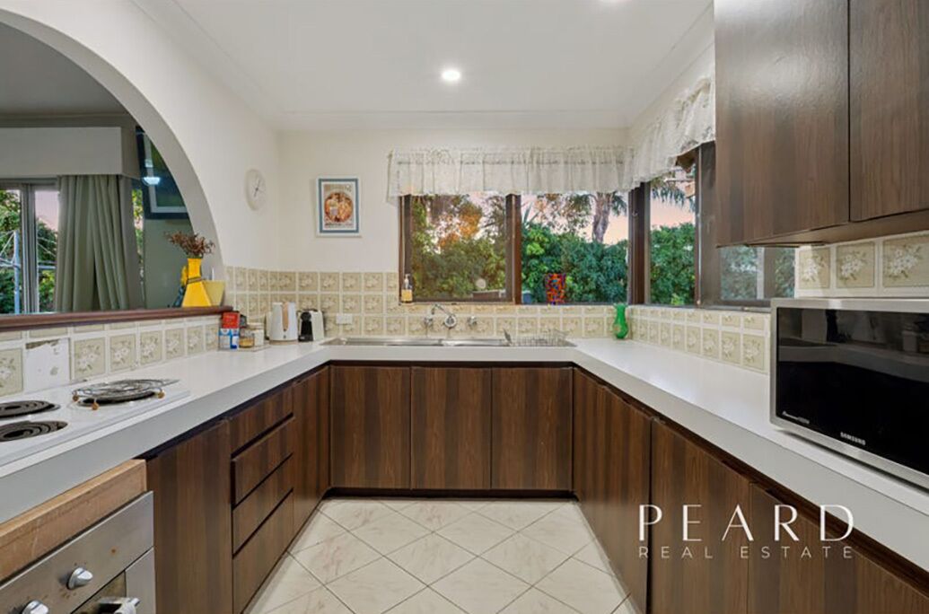 Microwave, coffee/tea maker, electric kettle, toaster