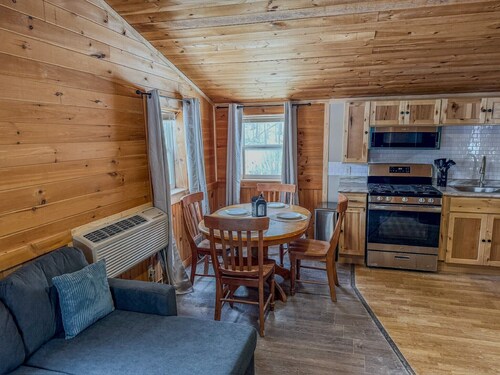 Pine and Paddle Cottage on Black Lake