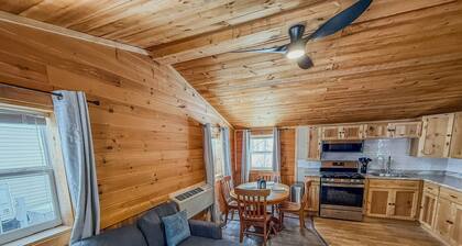 Pine & Paddle Cottage- Newly renovated!