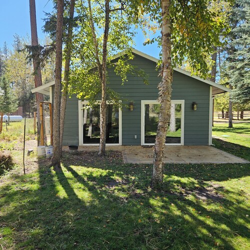 Riverfront Cottage Peaceful, Natural Setting