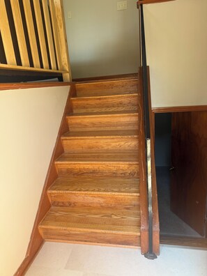 Interior - Re-modeled 3-bedroom house in Athens City, central AC/Heat, FREE Wi-Fi, Parking (Athens)