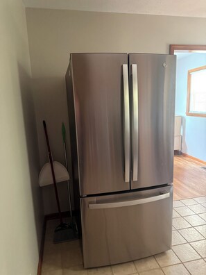 Interior - Re-modeled 3-bedroom house in Athens City, central AC/Heat, FREE Wi-Fi, Parking (Athens)