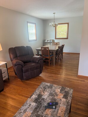 Interior - Re-modeled 3-bedroom house in Athens City, central AC/Heat, FREE Wi-Fi, Parking (Athens)