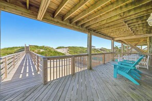 Terrace/patio - Tide's A Wastin' | Oceanfront | Private Pool and Hot Tub (Nags Head)