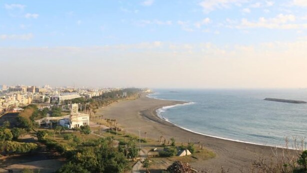 A coastal cityscape with a beach, buildings, and a clear sky. - I Hi Sanduo hotel (Kaohsiung)