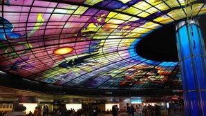 A spacious indoor area with a colorful, patterned ceiling and a large blue column. - I Hi Sanduo hotel (Kaohsiung)