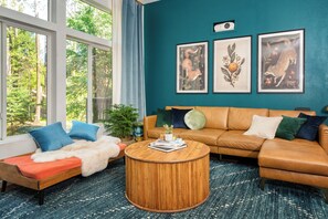 TV, fireplace - Secluded Modern Creekside Getaway (Mariposa)