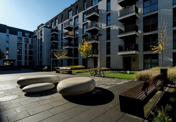 المنطقة المحيطة بالمنشأة