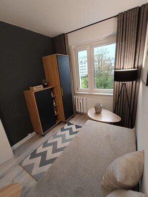 2 habitaciones, tabla de planchar con plancha, wifi y ropa de cama 