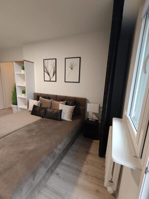 2 bedrooms, iron/ironing board, WiFi, bed sheets