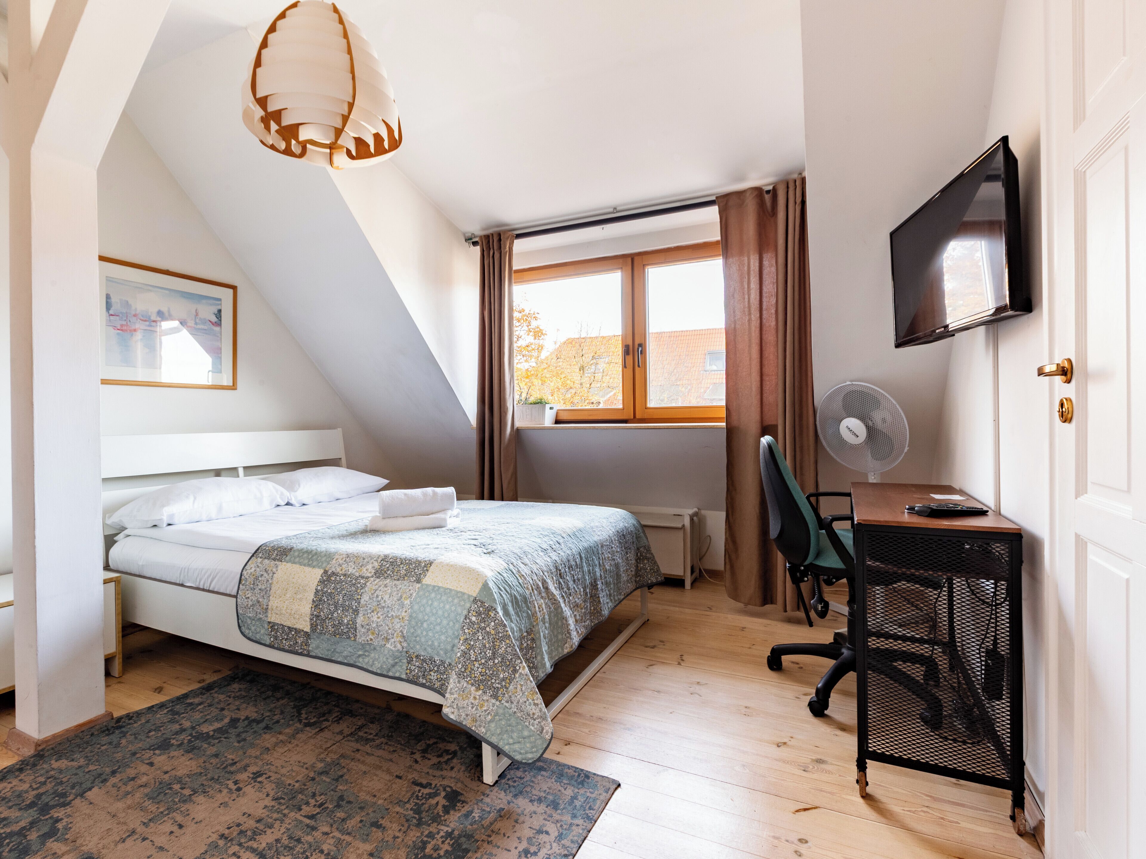 1 habitación, tabla de planchar con plancha, wifi y ropa de cama 