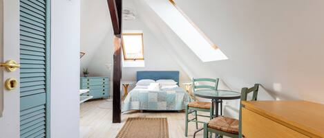 1 chambre, fer et planche à repasser, Wi-Fi, draps fournis