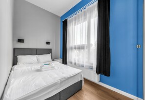2 habitaciones, tabla de planchar con plancha, wifi y ropa de cama 