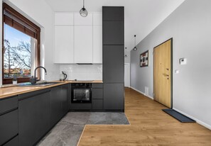 Fridge, oven, stovetop, dishwasher - Goleszowska Superior Apartment (Warszawa)
