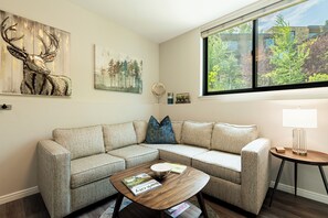 Smart TV, fireplace - Walk to Main Street & Town Lift, Garage Parking, On Shuttle Route for Quick Ski Access (Park City)
