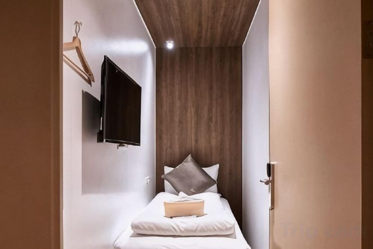Single Room With Shared Bathroom