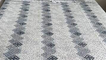 3 bedrooms, iron/ironing board, internet, bed sheets