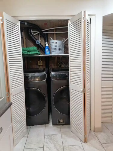 Cozy 2-bedroom house in welcoming Sandy with AC