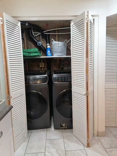 Cozy 2-bedroom house in welcoming Sandy with AC