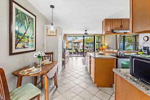 Dining - 1bd serenity, sea turtles and sunsets (Honokowai)