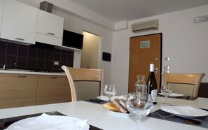 Dining - Cosy apartment for 3 guests with WIFI, A/C, TV, balcony and pets allowed (Martinsicuro)