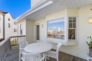 Outdoor dining - Seahorse| Dog-Friendly Buxton Townhouse Near Beach (Buxton)